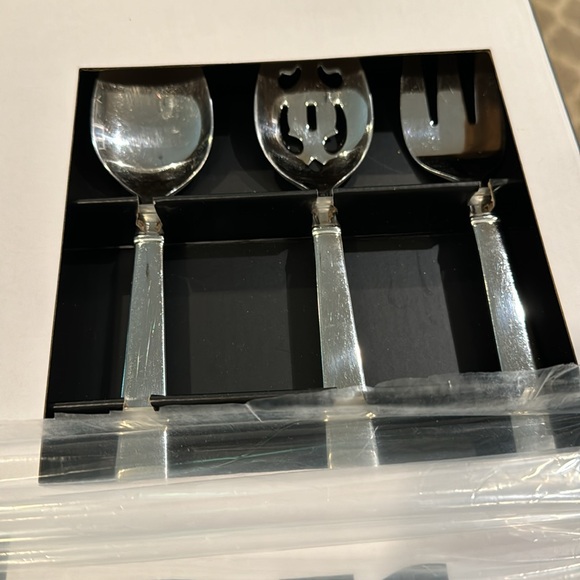 1 full 23 pc. Henckle flatware sets for 4 with serving spoons and fork - Picture 3 of 3